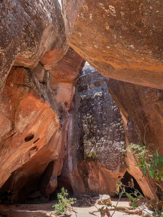 Une grotte ouverte sur le toit