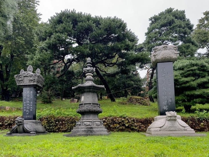 Autres sculptures à l’entrée