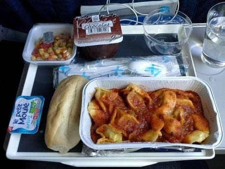 Plateau repas dans l'avion.... Repas fade