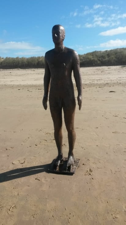Une statue sur la plage