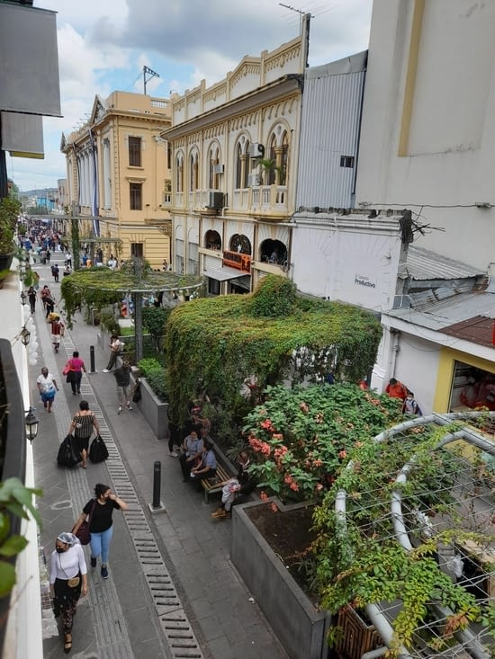Une rue un peu sympa de la capitale