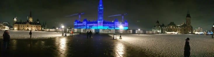 Son et lumières sur la façade du parlement