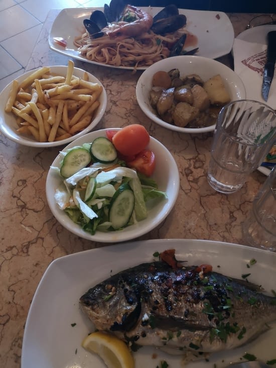 Carrubia, bonne petite adresse populaire pour manger un bon poisson frais !