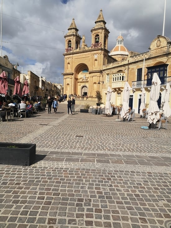 Dimanche, sortie de la messe