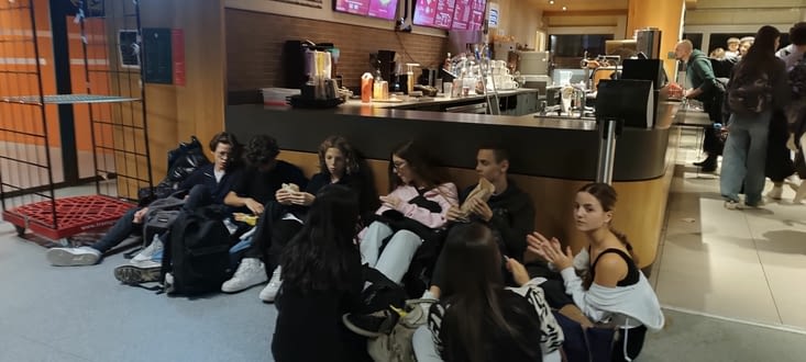 Attente dans la bonheur humeur !