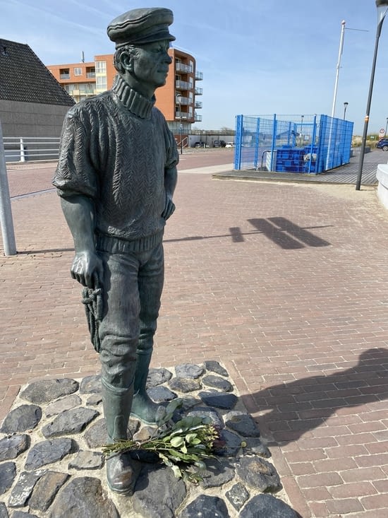 Le premier marin croisé reste de bronze...