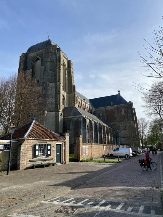 Mais sachant se défendre avec son église forteresse.