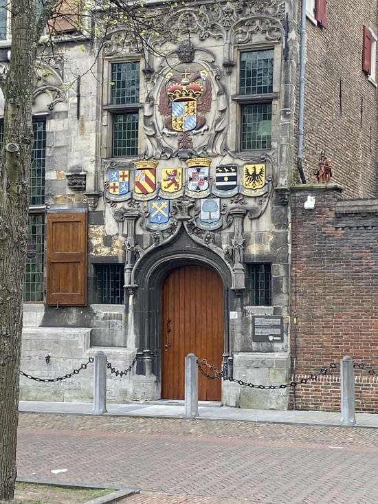 … Ainsi que l’art néerlandais du blason.