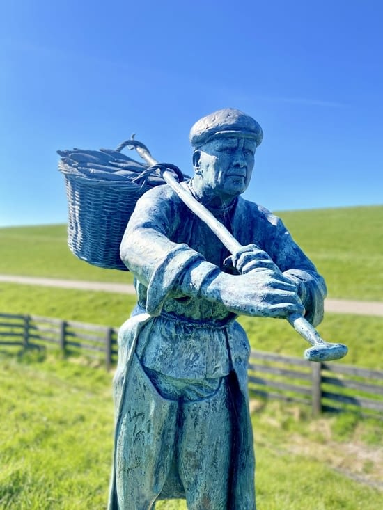 À la mémoire des pêcheurs d’autrefois.
