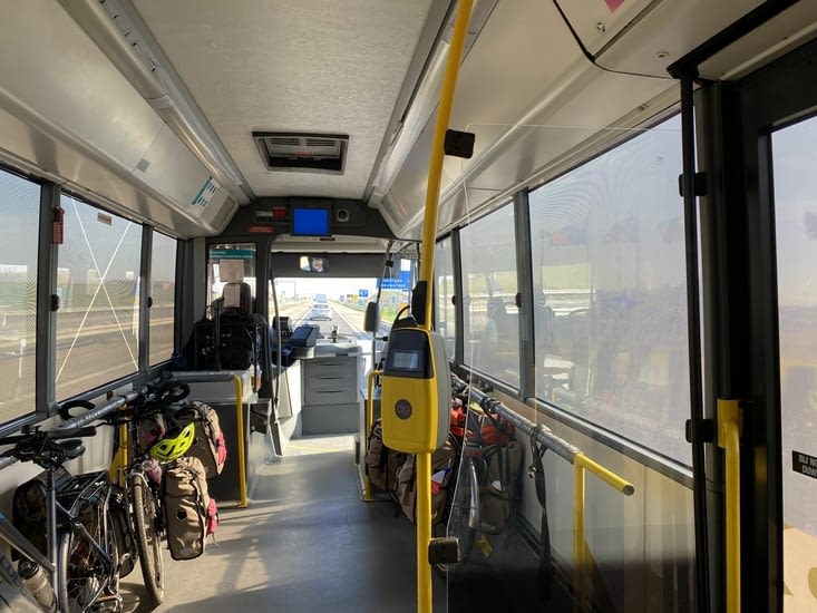 Alors nous devons prendre un bus !