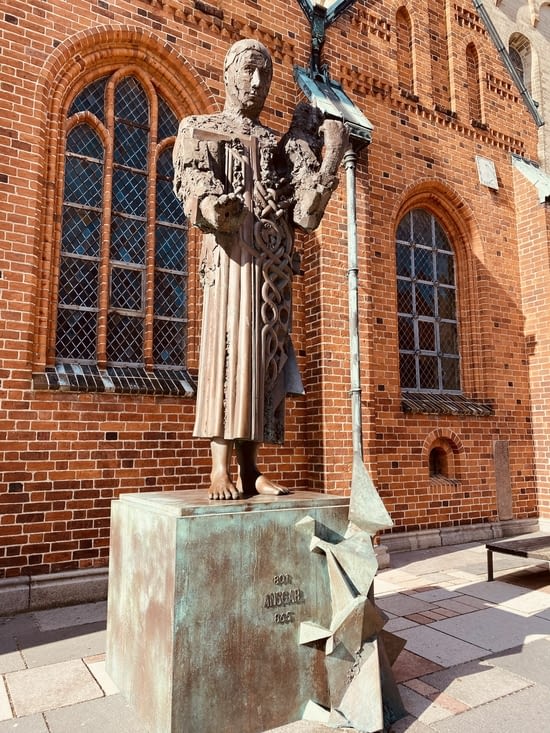 Et le grand Ansgar, fondateur de la ville qui a introduit le christianisme au Danemark.