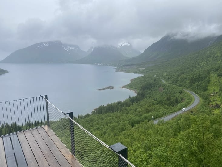 Le soir nous trouvons un gîte au fond de cette baie.