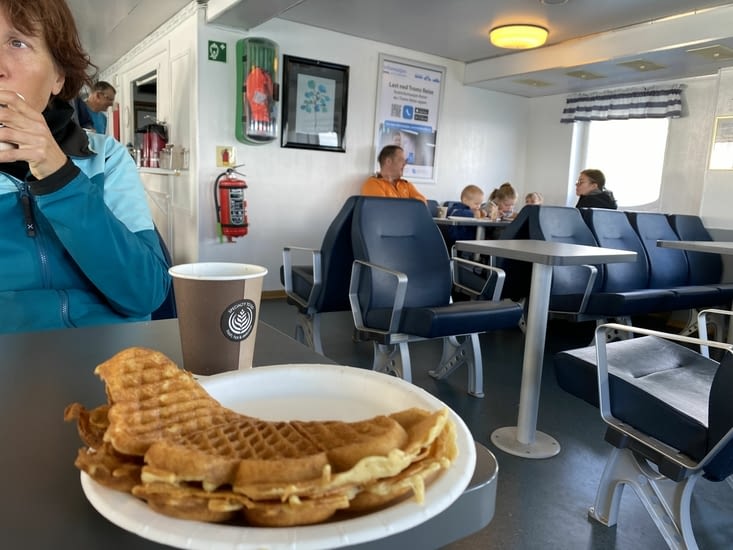 Mais le ferry où l’heure est à la bonne gaufre norvégienne.