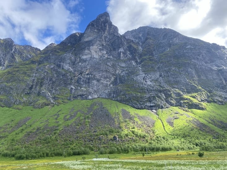 Après une demi-heure de contemplation, nous nous remettons en route.