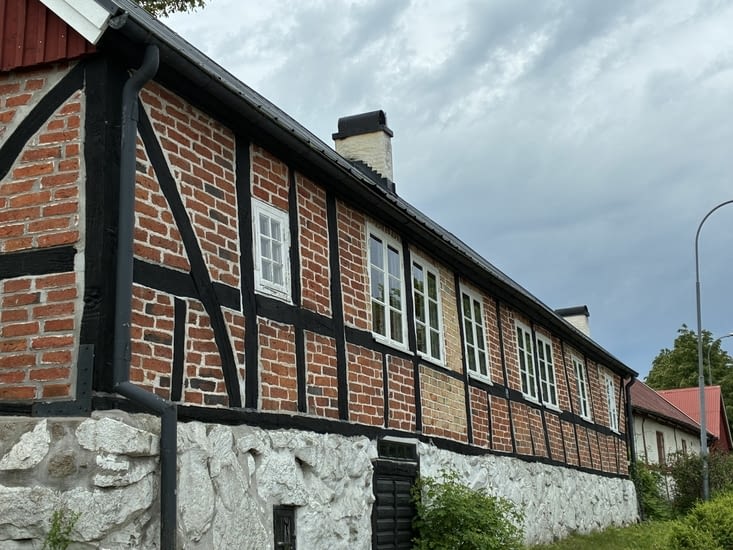 Et des maisons suédoises typiques. Premier exemple, il y en aura d’autres.