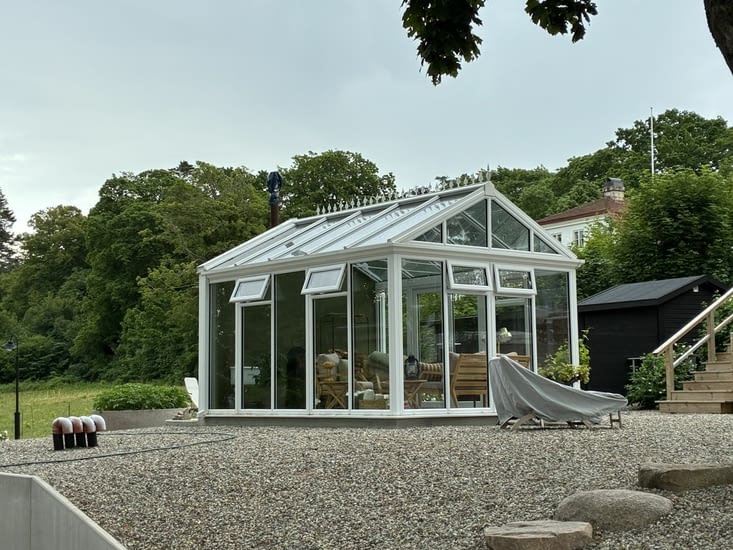 Et des salons sous serre dans les jardins pour profiter de la lumière.