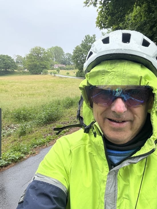 Et voici que la pluie s’y met. La première.