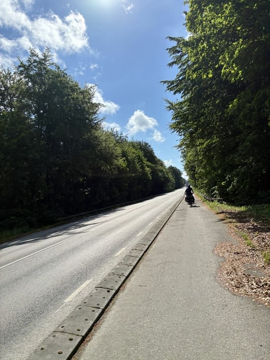 Car après il faut rouler longtemps sur de longues routes apparemment interminables