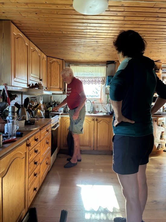 Mais le départ est un peu repoussé : le gérant du B&B veut nous rencontrer….