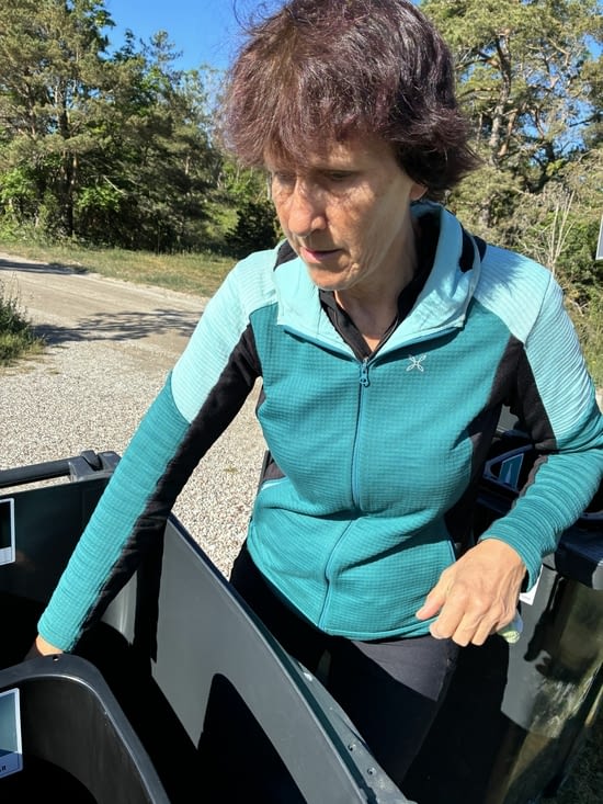 Et au moment de partir, Christine est saisie d’une perplexité devant…