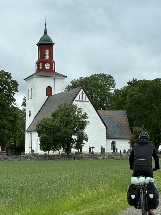Nous continuons à voir de belles églises.