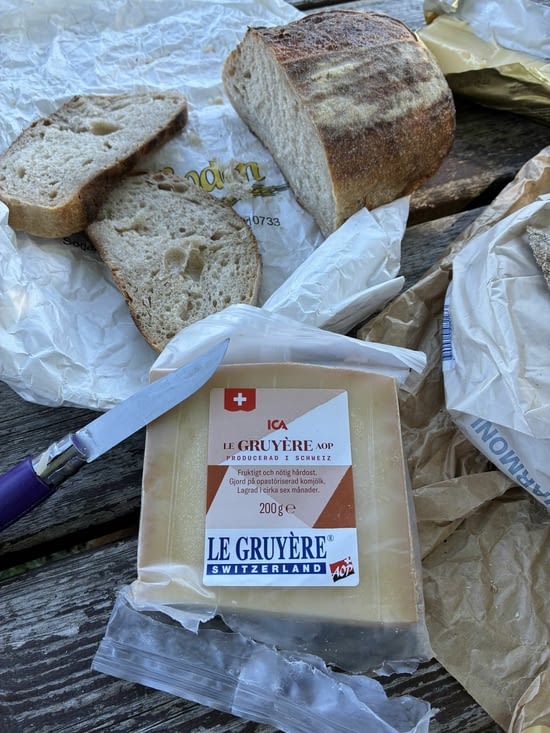 Vous noterez les produits locaux !