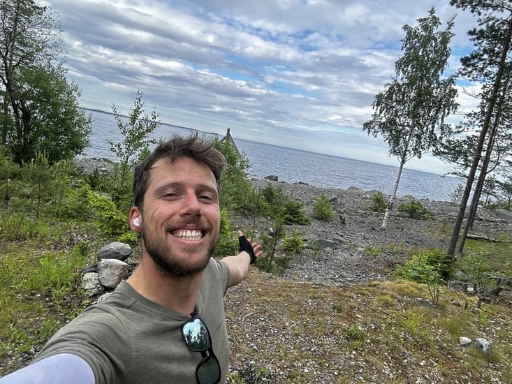 Antoine est bien arrivé le premier avec une moyenne de 23 kms/h vélo chargé !