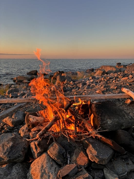 Et de la grâce des flammes….