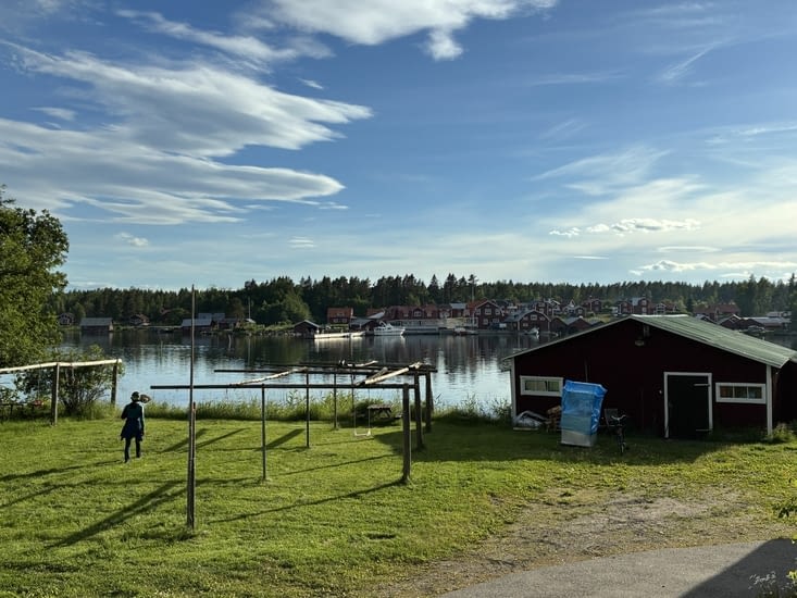 Le village se couche. À bientôt pour la suite !