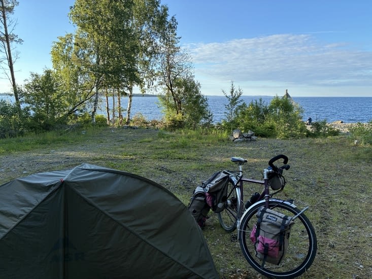 Les tentes 🏕️ sont plantées.
