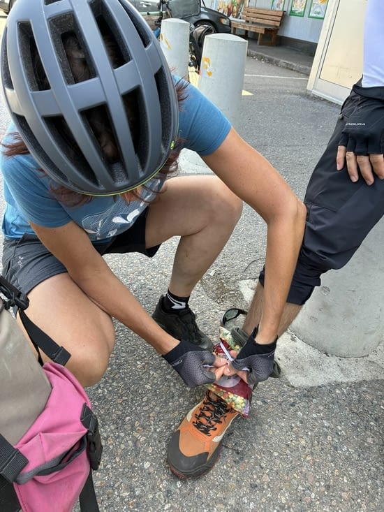 Notre recherche de la fête s’avère bien difficile.