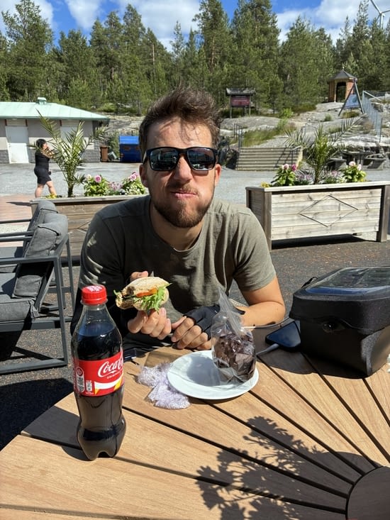 Et nous nous sommes arrêtés au restaurant d’autoroute juste après….