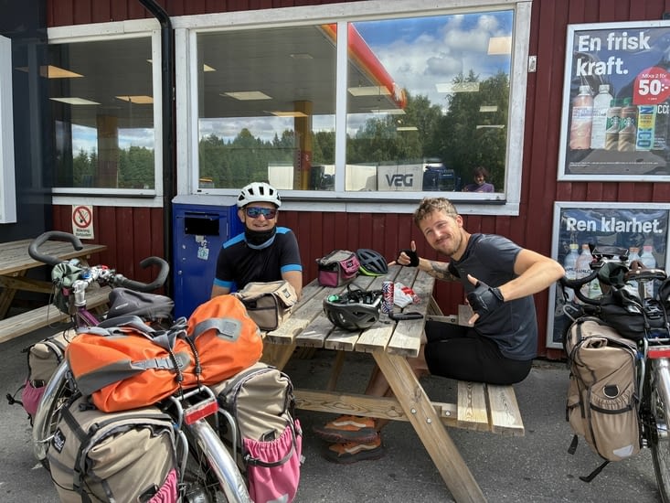 À Hörnefors, Christine nous laisse pour rejoindre Umeå par le train.