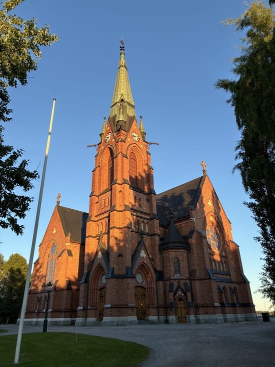 Et quand le soleil luit, la lumière sur Umeå est très belle, même la nuit !