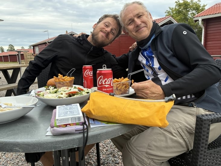 Dîner champêtre au camping