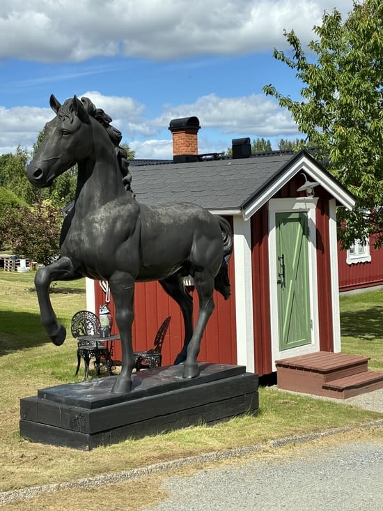 Et qui a voulu donner une tonalité auguste à son petit domaine.