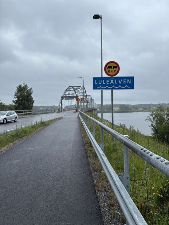 Mais pour nous c’est reparti. Et sous la flotte encore.