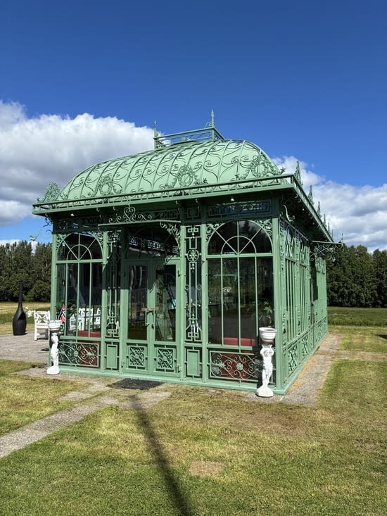 Nous trouvons également des choses un peu étranges comme ce bâtiment simili art nouveau.