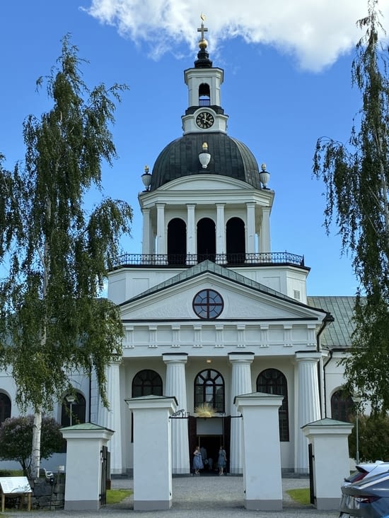 Son église qui fait penser à une église américaine.