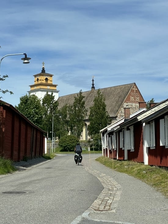 Nous partons pour Gammelstad, à 8 kms du camping.