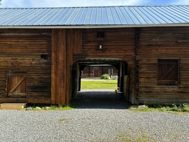 Dans ce village rustique….