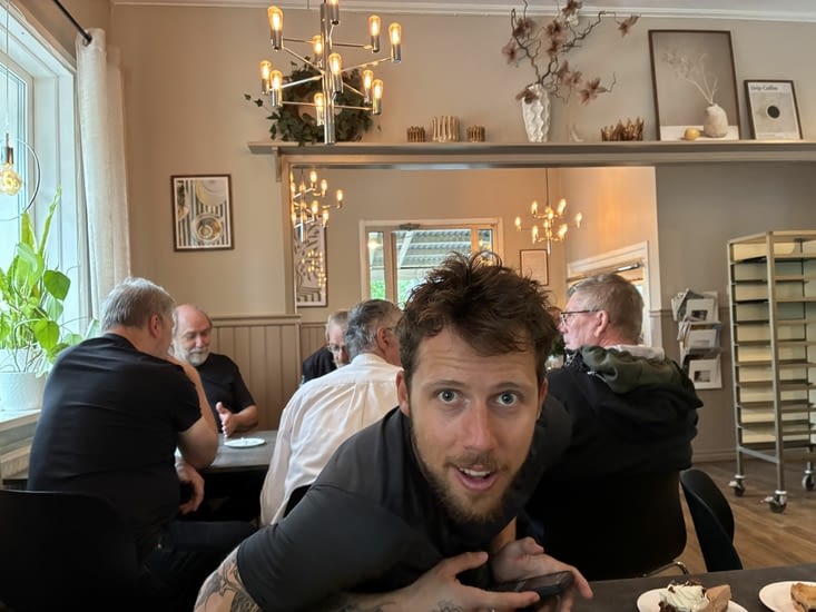 Et elle rend les cafés d’autant plus intéressants.