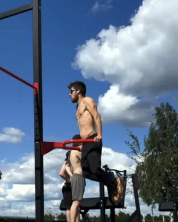 De son côté, Antoine n’oublie pas de tester sa forme physique et musculaire