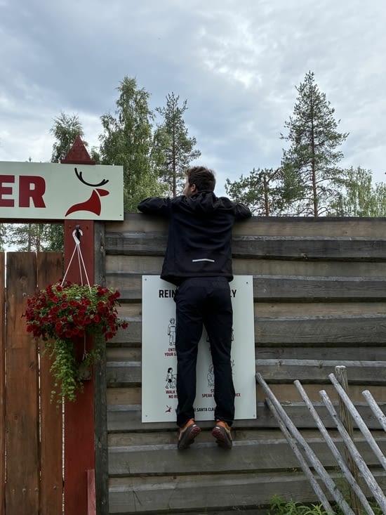 … peut-être dans le parc avec ses rennes ?