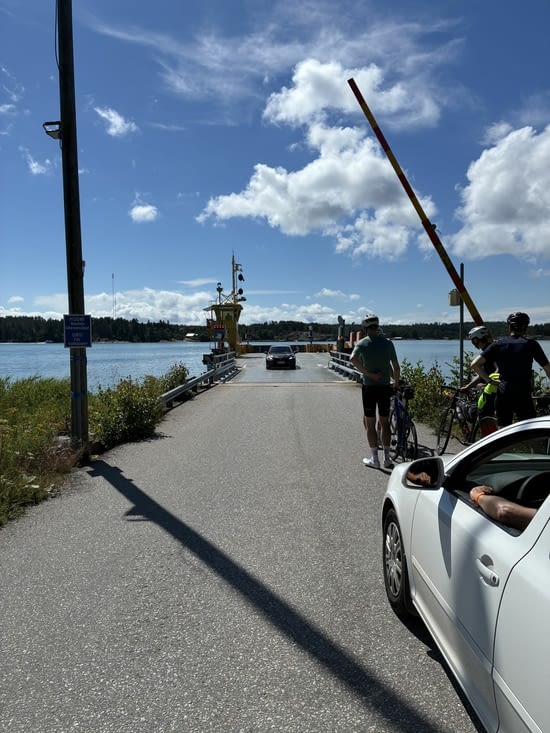 Nous sautons d’îles en îles….