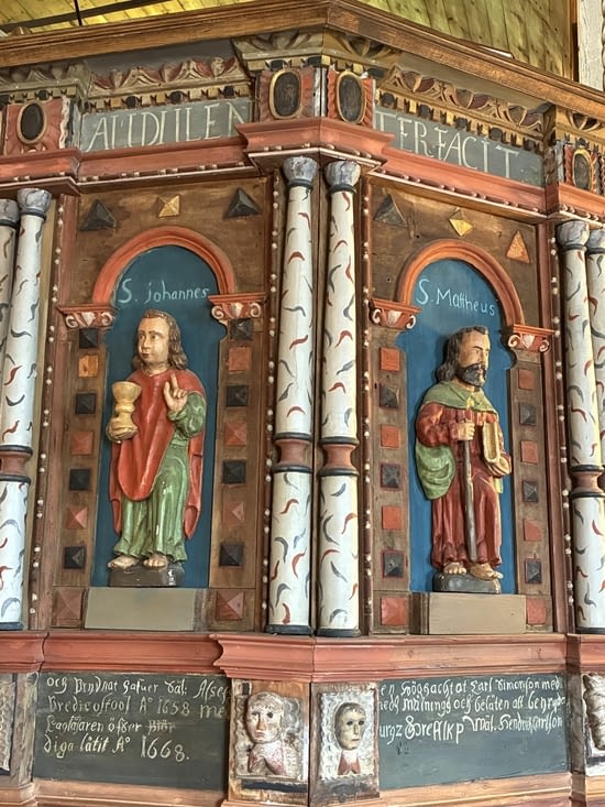 Discrète, cette église construite en 1750 ….