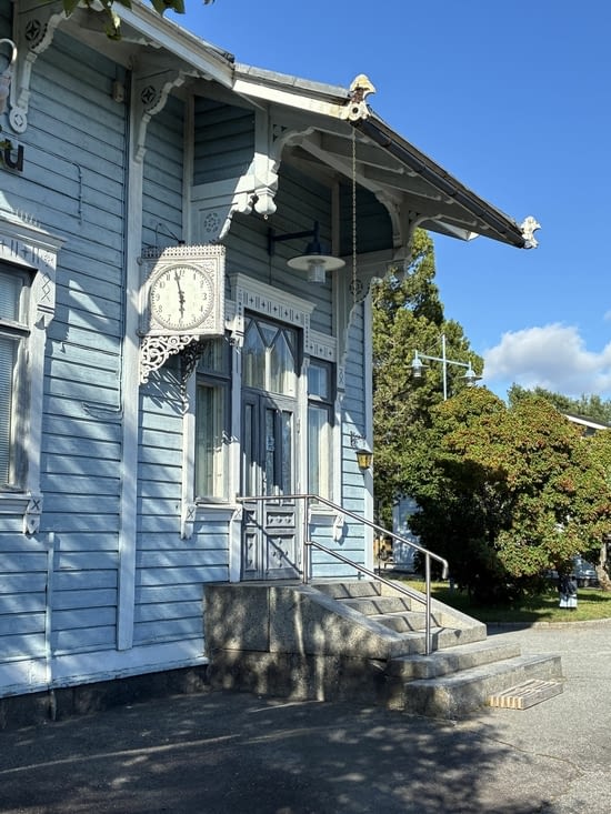 Cette petite gare de province où nous passons un peu de temps….