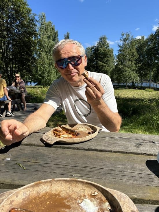 Après la marche, nous déjeunons de poissons grillés…