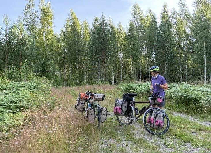 22h, 119 kms sur la journée. Nous sommes épuisés, mais pas d’endroit pour dormir.
