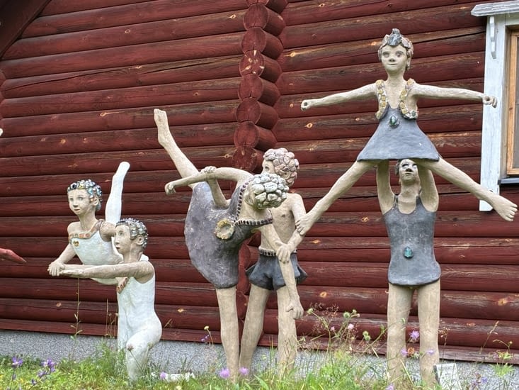 Le sport ou la gymnastique font partie de ses thèmes de prédilection…